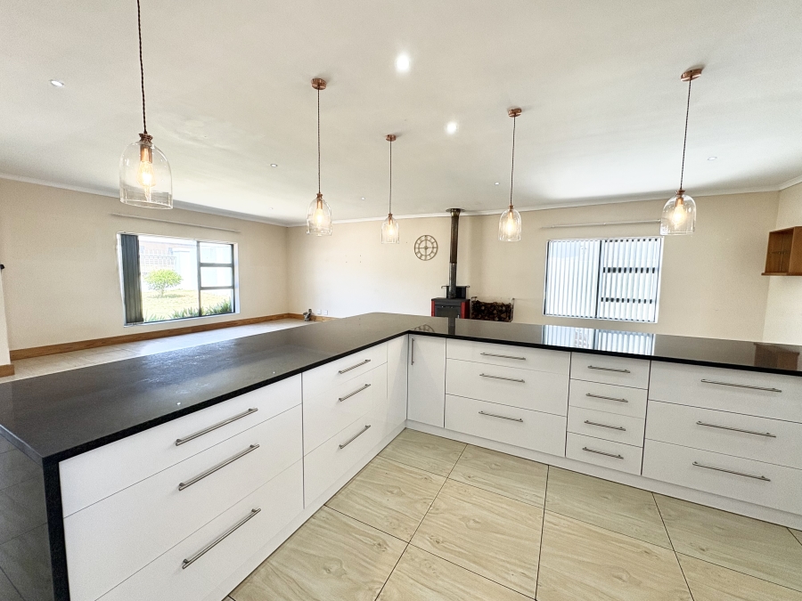 4 Bedroom Property for Sale in Pearl Bay Western Cape